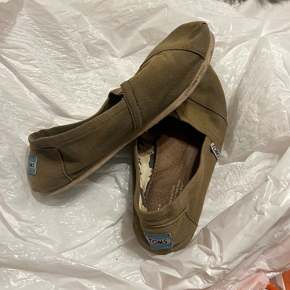 Olive green Toms